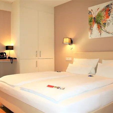 Zeitwohnhaus Suite-hotel & Serviced 3* ארלנגן