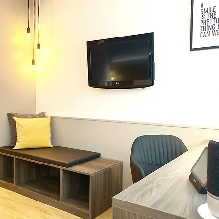 Zeitwohnhaus Suite-hotel & Serviced מלון