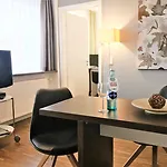 Zeitwohnhaus Suite-hotel & Serviced מלון 3*
